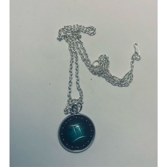 Gemini GREEN GLOW IN THE DARK ZODIAC STAR SIGN HOROSCOPE NECKLACE - Picture 8 of 14